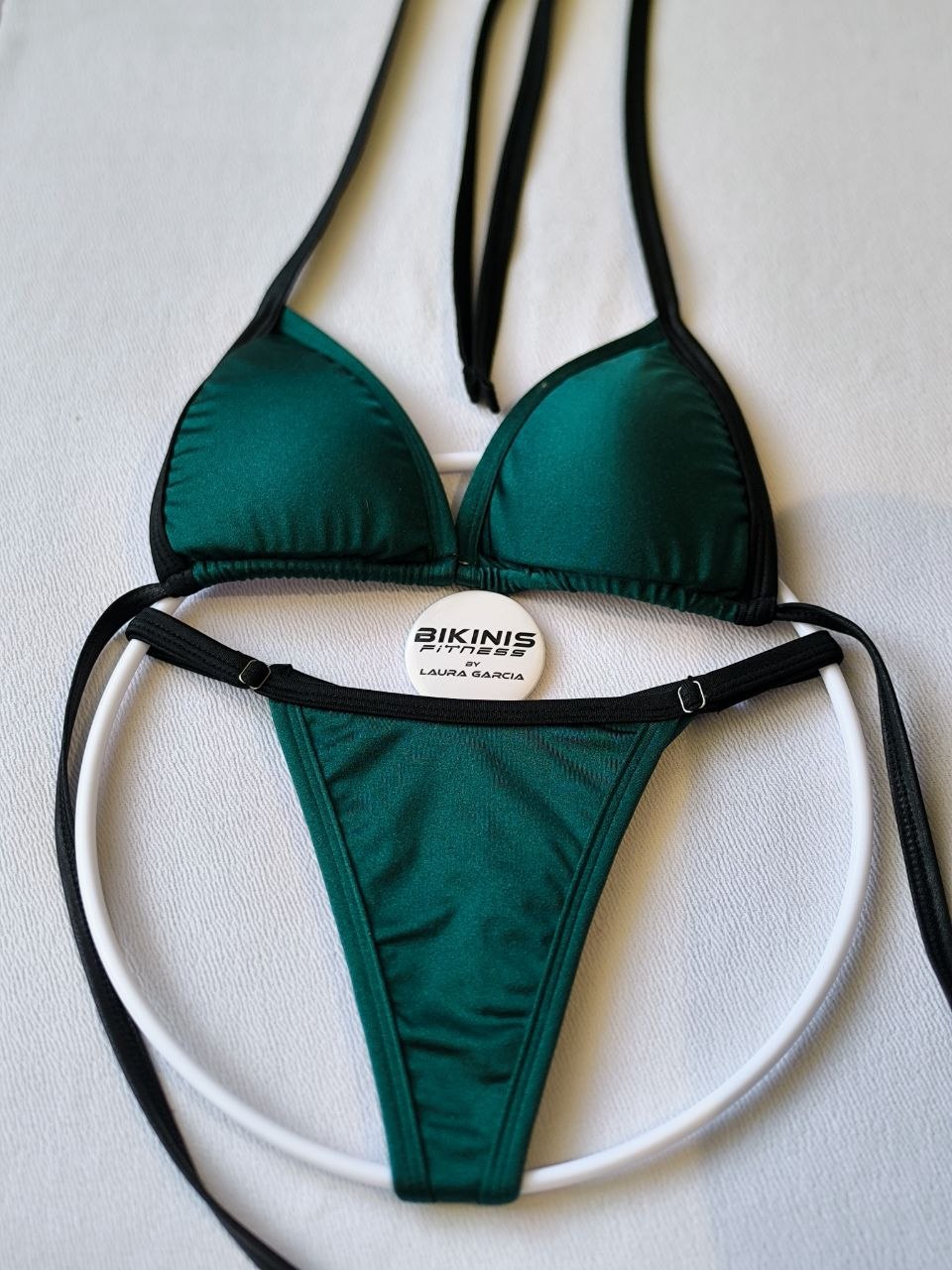 Bikini verde esmeralda con negro corte Corazón breteles ajustables