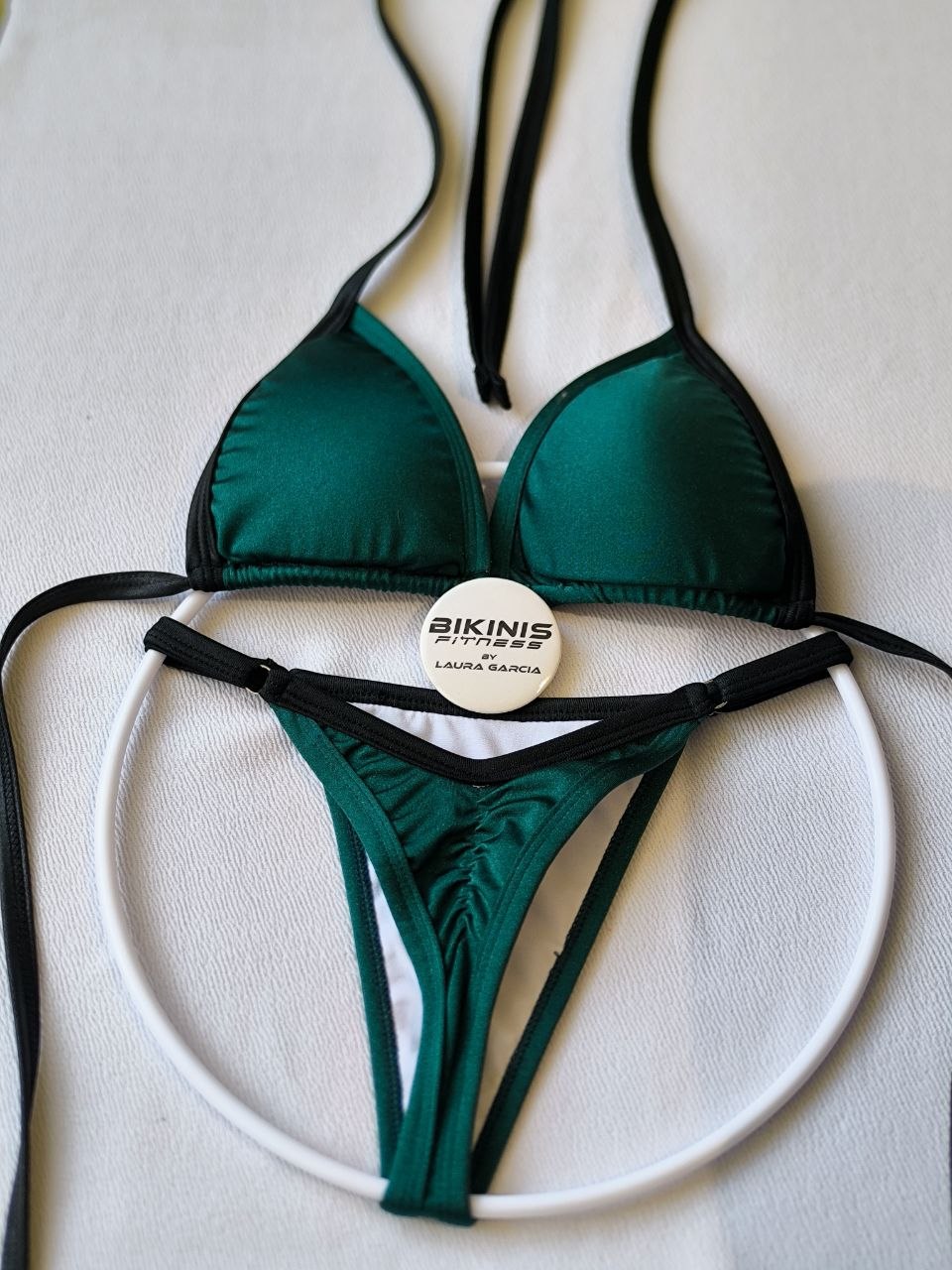 Bikini verde esmeralda con negro corte Corazón breteles ajustables