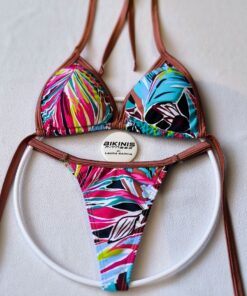 Bikini de playa estampado bordes color  nude corte brasileño en el glúteo breteles ajustables BikinisFitness