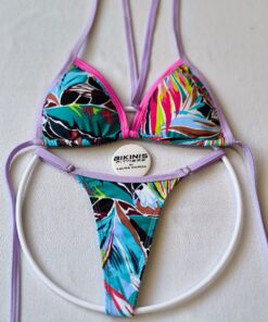 Bikini de playa estampado borde lila y rosado corte brasileño en el glúteo breteles ajustables BikinisFitness