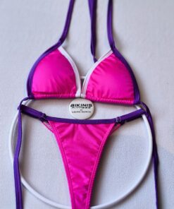 Bikini fuccia con toques morados corte brasilero en el glúteo BikinisFitness