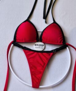 Bikini rojo rubí con negro corte corazón con breteles ajustables BikinisFitness